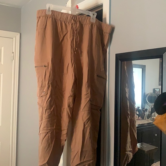 Banana Republic Tan Jogger Pants - Picture 1 of 3